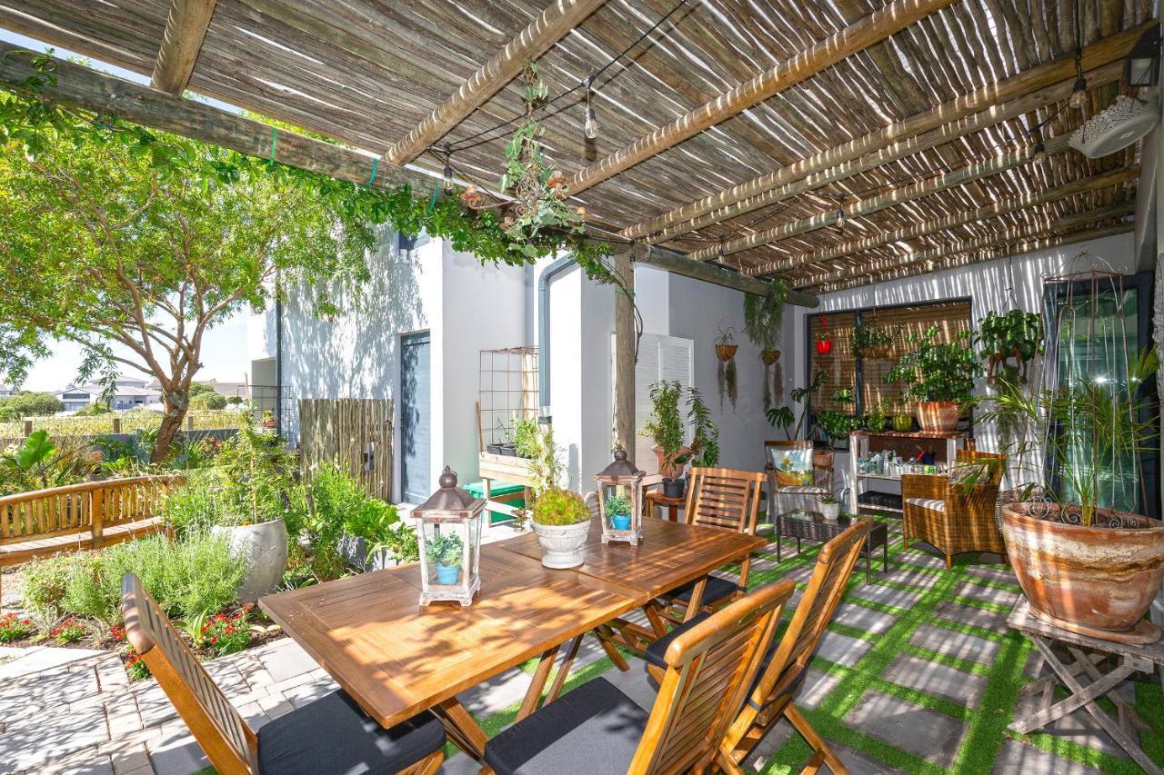 Le Mahi Guest House Langebaan Esterno foto