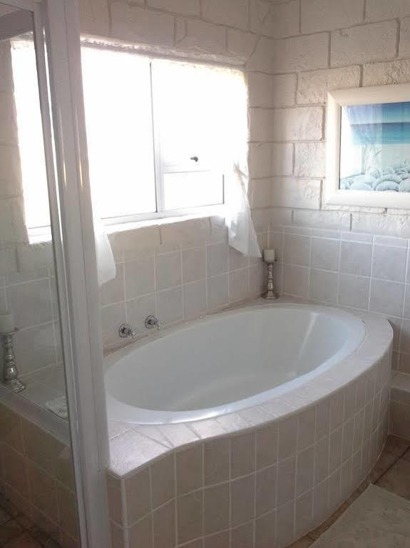 Le Mahi Guest House Langebaan Esterno foto